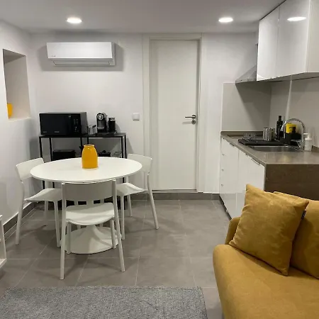 Апартаменти 1881 Historical Loft With Garden *