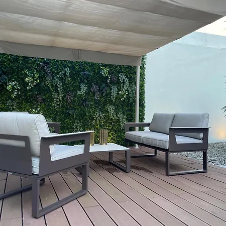 1881 Historical Loft With Garden Апартаменти