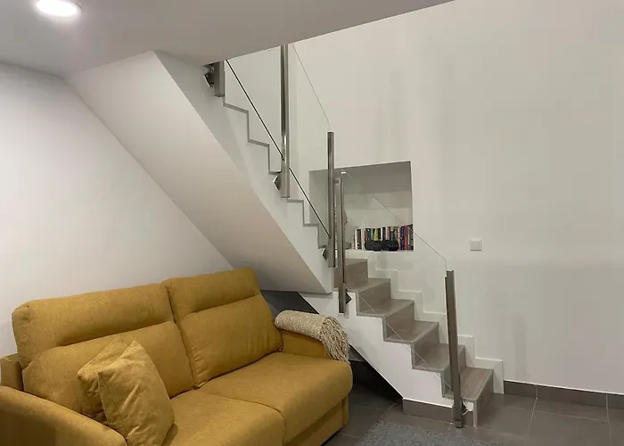 1881 Historical Loft With Garden شقة