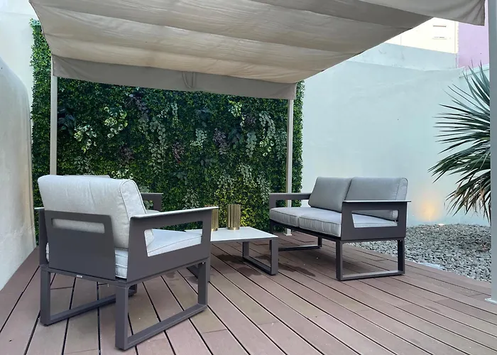 1881 Historical Loft With Garden شقة